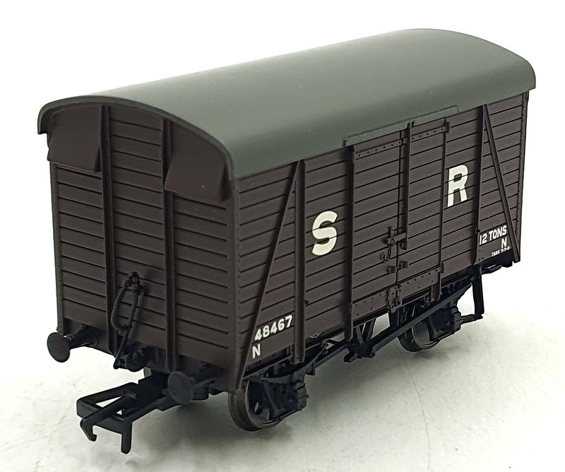 Bachmann OO Gauge 38-070D - 12 Ton Southern Planked Vent Van SR