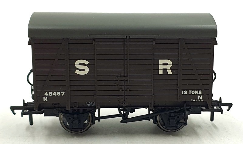 Bachmann OO Gauge 38-070D - 12 Ton Southern Planked Vent Van SR