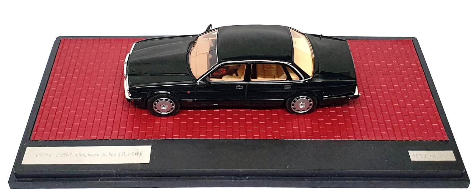 Matrix 1/43 Scale MX41001-263 - 1990-94 Jaguar XJR (XJ40) - Green