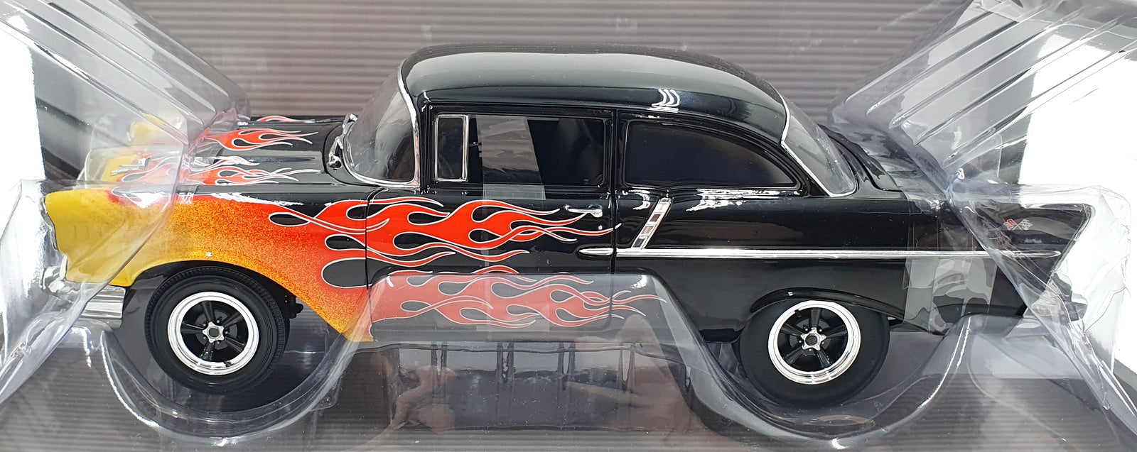 Highway 61 1/18 Scale 50422 - 1957 Chevy 150 Utility Sedan - Black/Flames