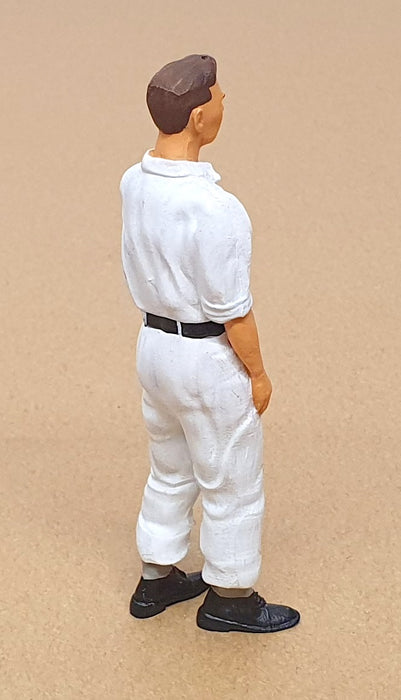 Figutec 1/18 Scale 180132 - F1 Mercedes Benz Mechanic Resin Figure Model