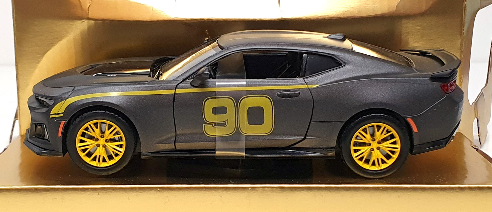 Motor Max 1/24 Scale 79510 - 2017 Chevrolet Camaro ZL1 #90 - Grey