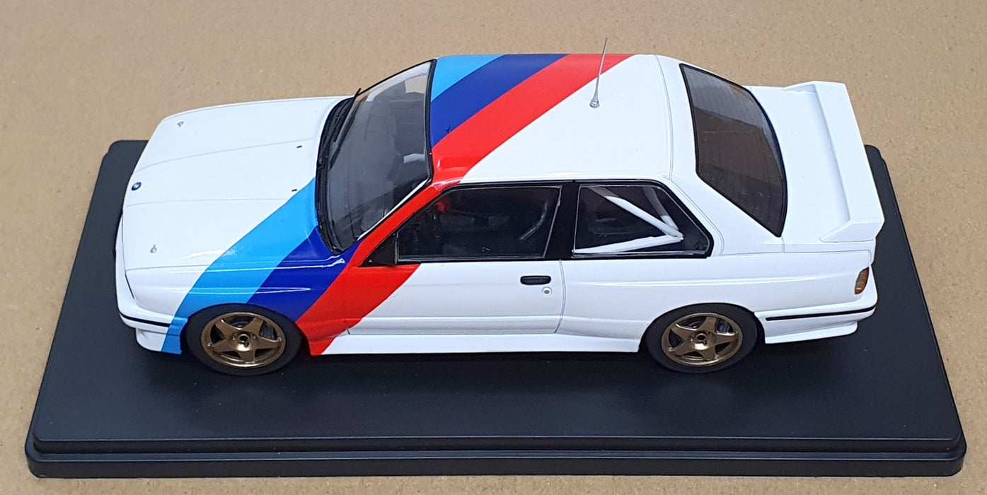 Whitebox 1/24 Scale WB124244 - 1989 BMW M3 (E30) White/Blue/Red