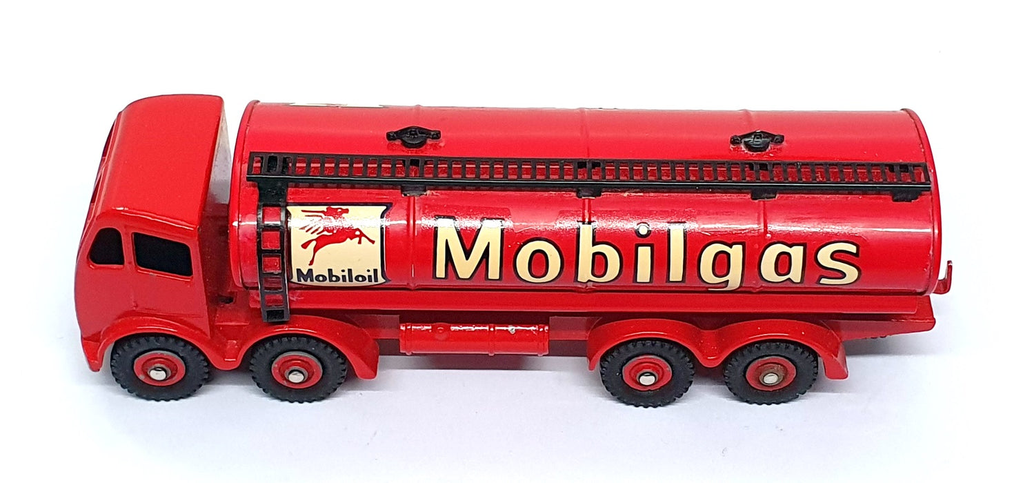 Dinky Toys Original Diecast 941 - Foden 14-Ton Tanker Truck Mobilgas - Red