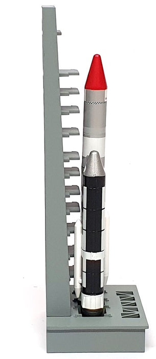 Dragon 1/400 Scale 56341 - NASA Titan IIIC Rocket Maiden Flight W/Launch Pad