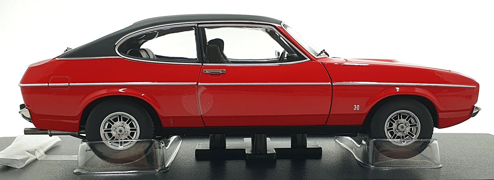 Touring Model Cars 1/18 Scale 18081201 - (1974-1977) Ford Capri II - Red