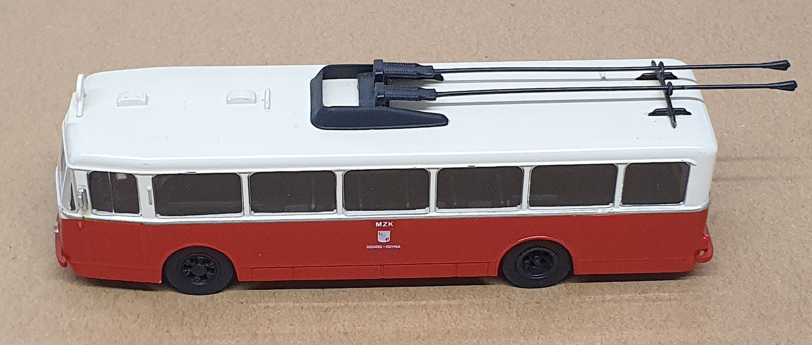 DeAgostini 1/72 Scale DA396 - Vetra VBRA Polish Trolleybus - Red/White