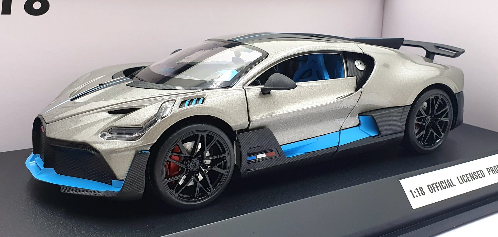 CMJ 1/18 Scale Diecast DC118BDGY - Bugatti Divo - Grey