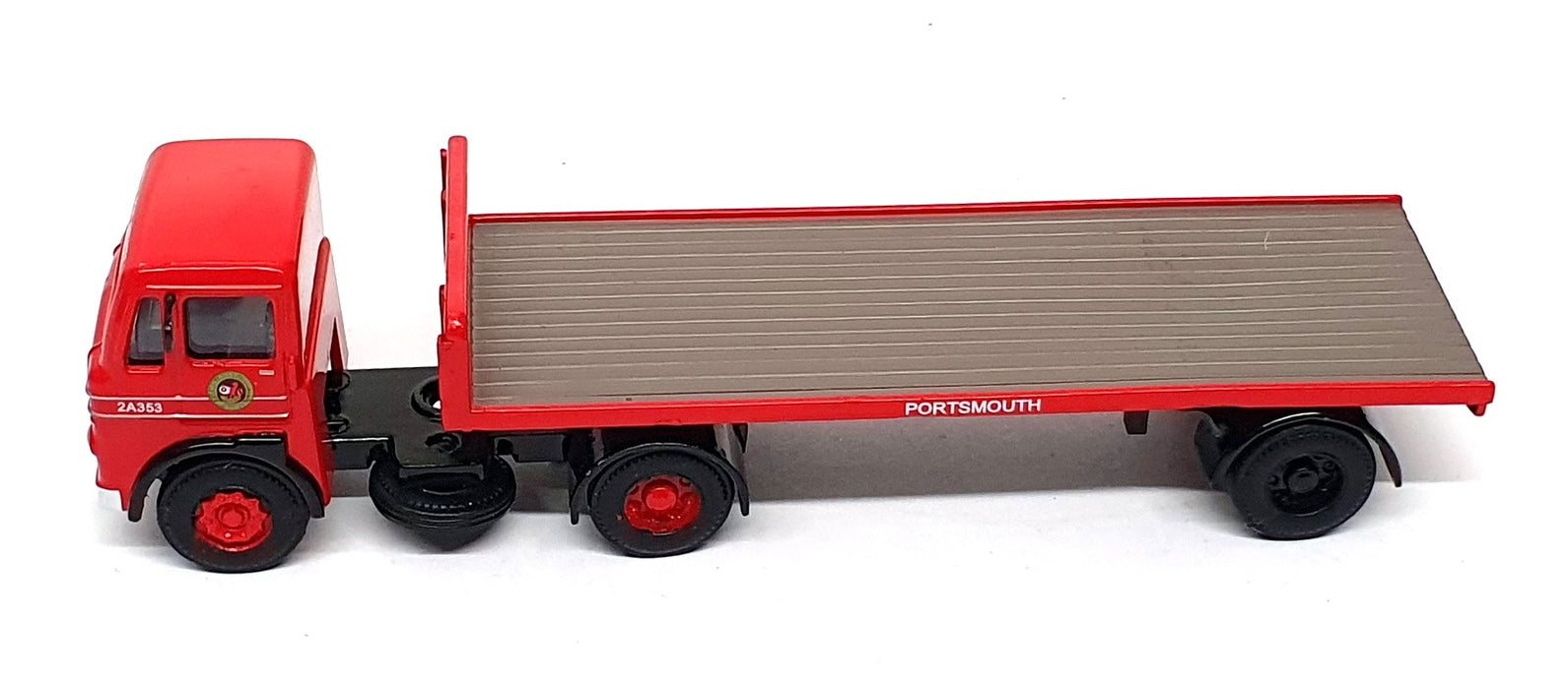 Base Toys 1/76 Scale D-37 - Leyland Beaver Artic Trailer BRS Portsmouth - Red