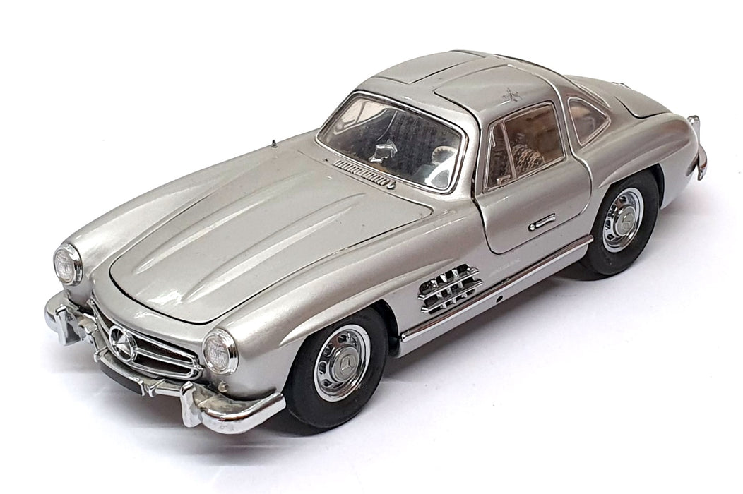 Franklin Mint 1/24 Scale 150326B - 1954 Mercedes Benz 300SL - Silver