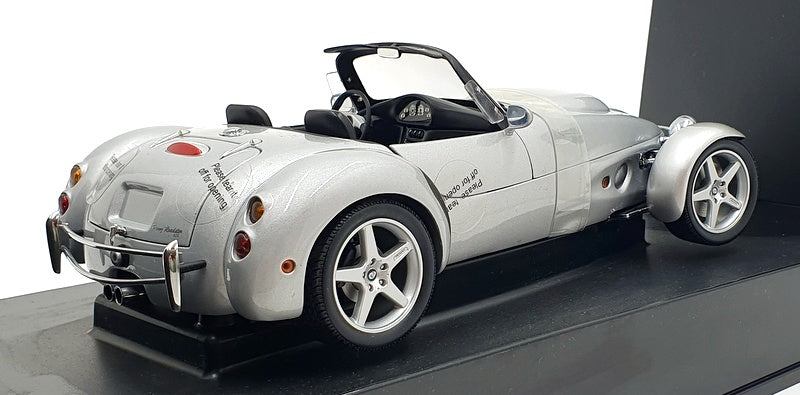 Autoart 1/18 Scale 78212 - 1998 Panoz AIV Roadster - Silver