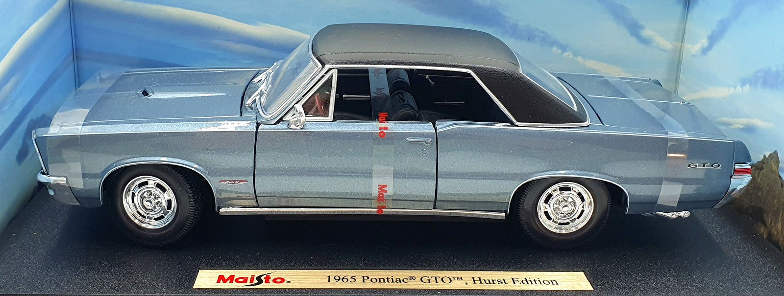 Maisto 1/18 Scale Diecast 46629 - 1965 Pontiac GTO Hurst Edition - Blue/Black