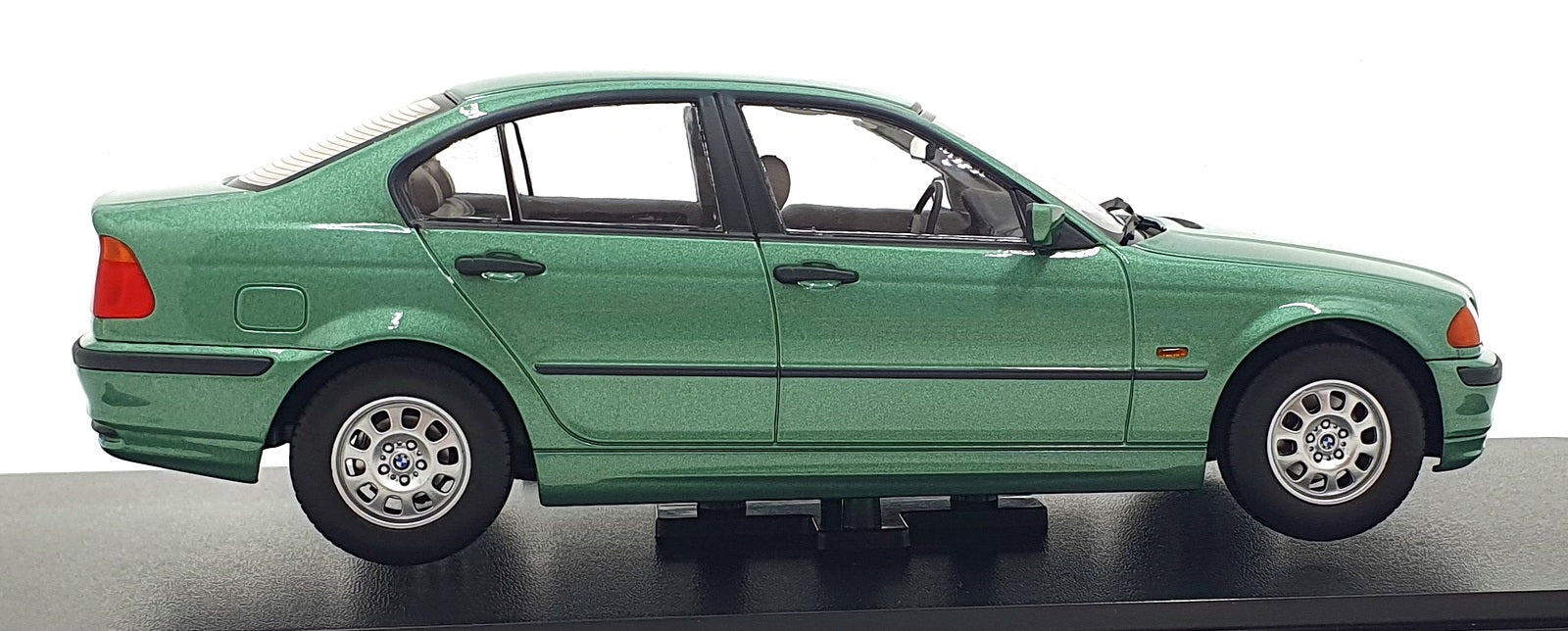 KK Scale 1/18 Scale KKDC181436 - 1999 BMW 3-Series E46 Limousine - Green