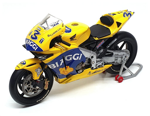 Minichamps 1/12 Scale 122 037103 - Honda RC211V M. Biaggi MotoGP 2003