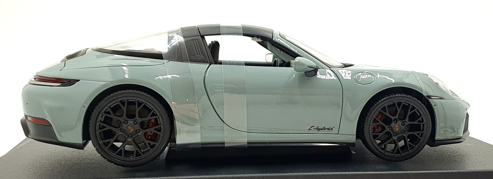 Maisto 1/18 Scale Diecast 31470 - Porsche 911 Targa 4 GTS (992.2) - Lt. Green