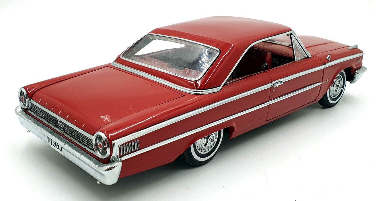Sun Star 1/18 Scale Diecast 12226J - 1963 Ford Galaxie 500 XL - Red