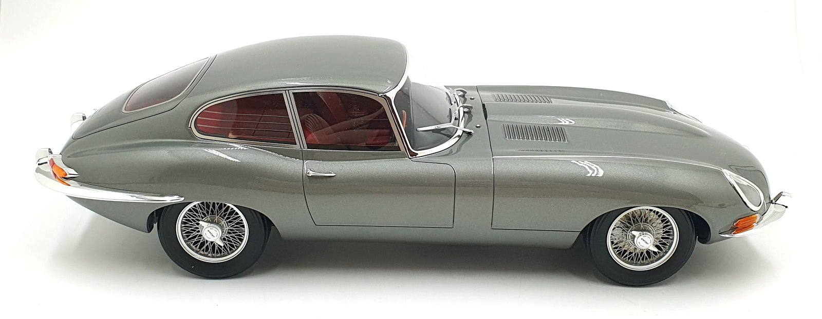 GT Spirit 1/12 Scale Resin GT089 - Jaguar E-Type Coupe - Met Silver