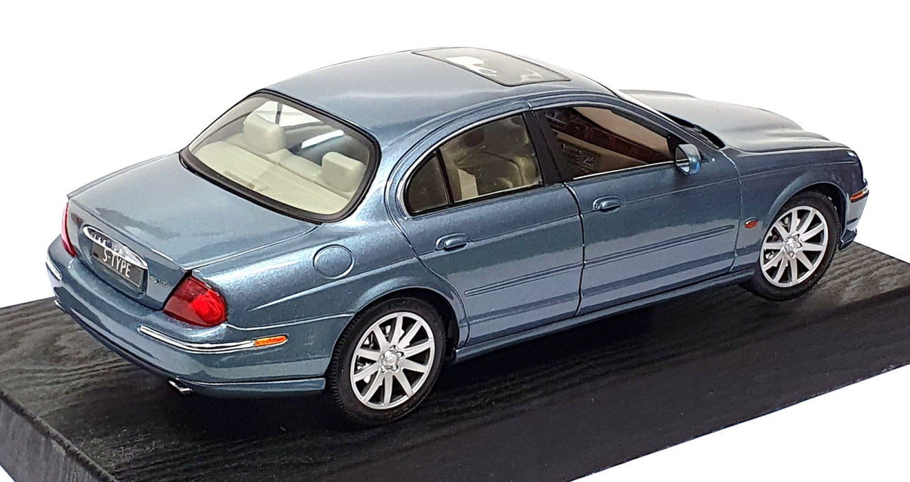 Maisto 1/18 Scale Diecast 31865 - 1999 Jaguar S Type - Met. Lt. Blue