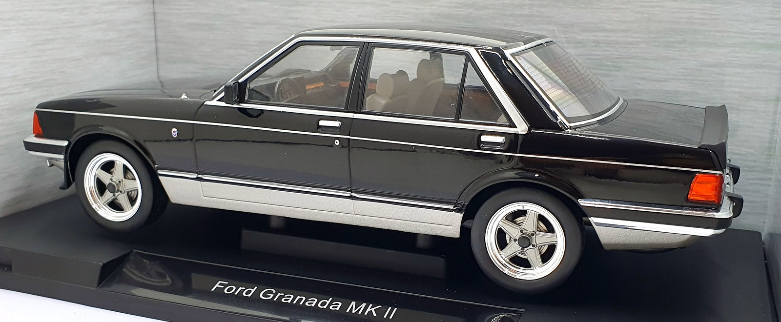 Model Car Group 1/18 Scale MCG18536 - Ford Granada MK II 2.8 Injection Met. Grey