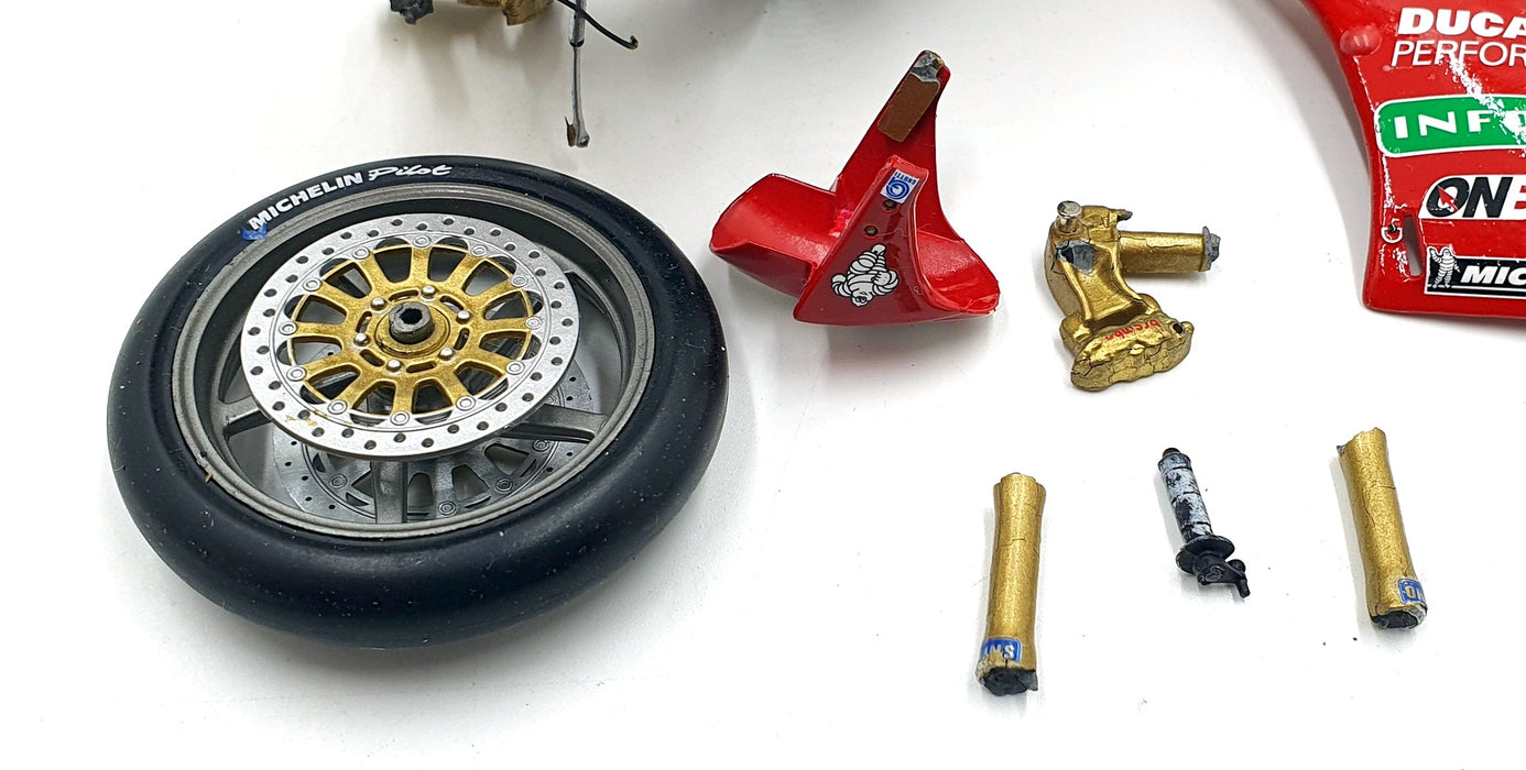 Minichamps 1/12 Scale Diecast 122 001221 Ducati 996 Superbike 2000 Troy Bayliss