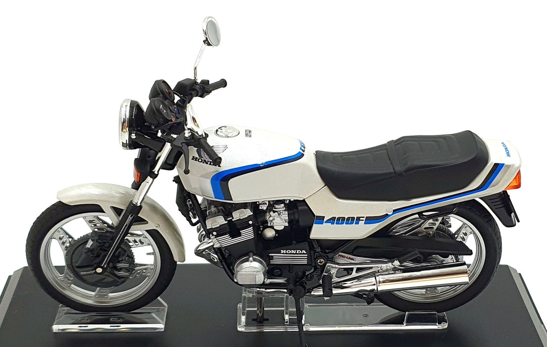 Aoshima 1/12 Scale 11201-4200 - Honda CBX400F Motorbike - White