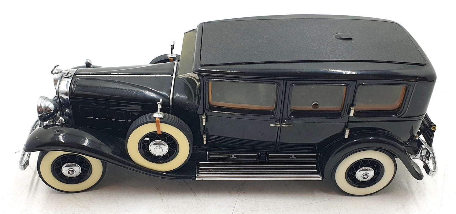 Franklin Mint 1/24 Scale 51225A - 1930 V-16 452 Cadillac Imperial Sedan - Black
