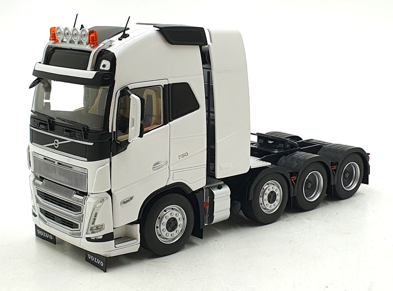 Marge Models 1/32 Scale 2322-01 Volvo FH5 8x4 Truck - Clear White