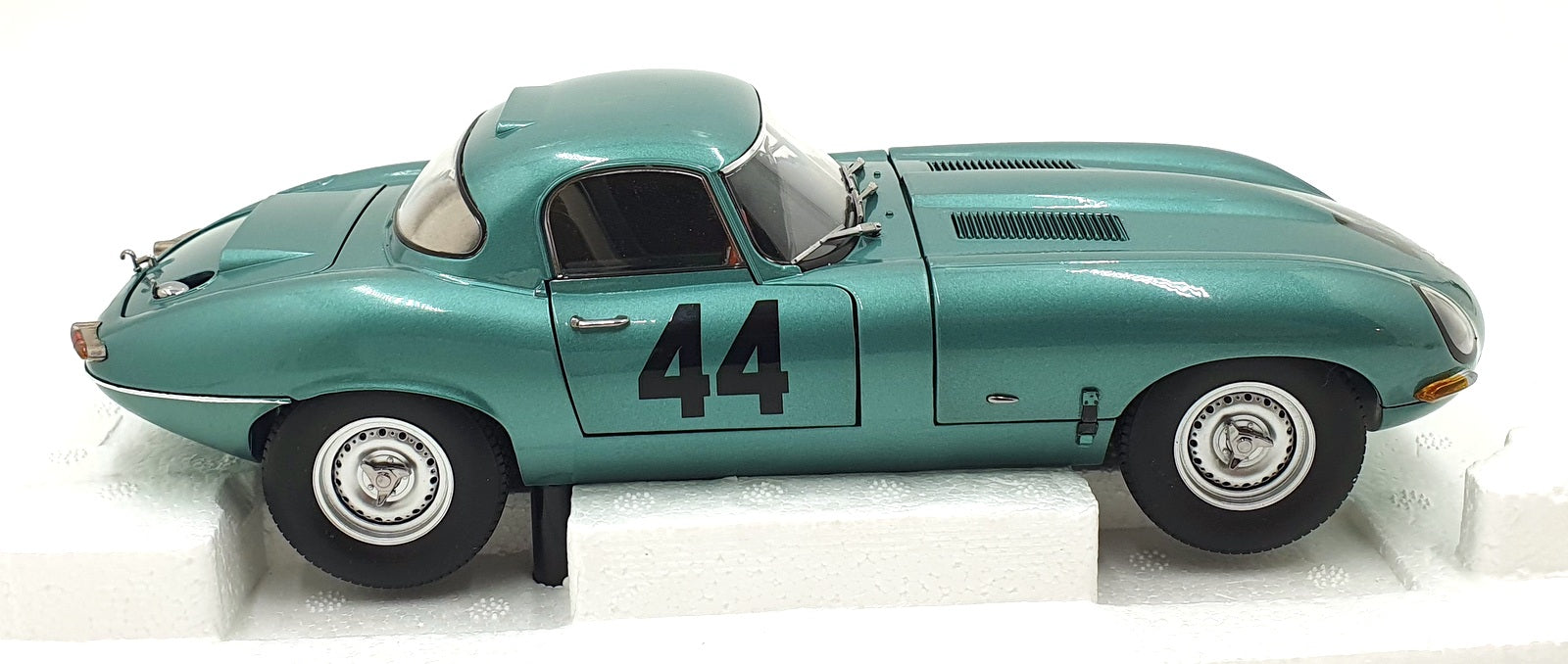 Paragon 1/18 Scale PA-98331 - Jaguar Lightweight E-Type Atkins 1963
