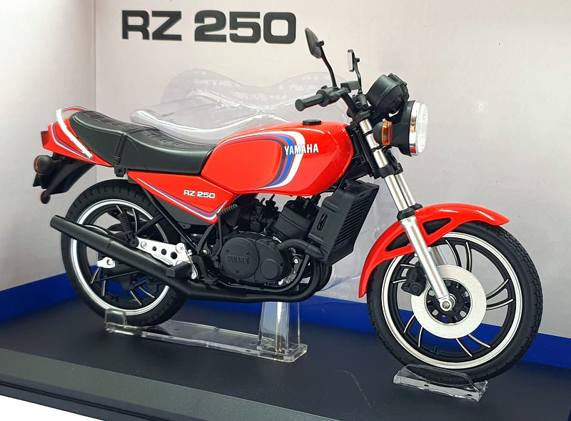 Aoshima 1/12 Scale 110430-3700 - Honda RZ 250 Monkey Motorcycle - Red ...