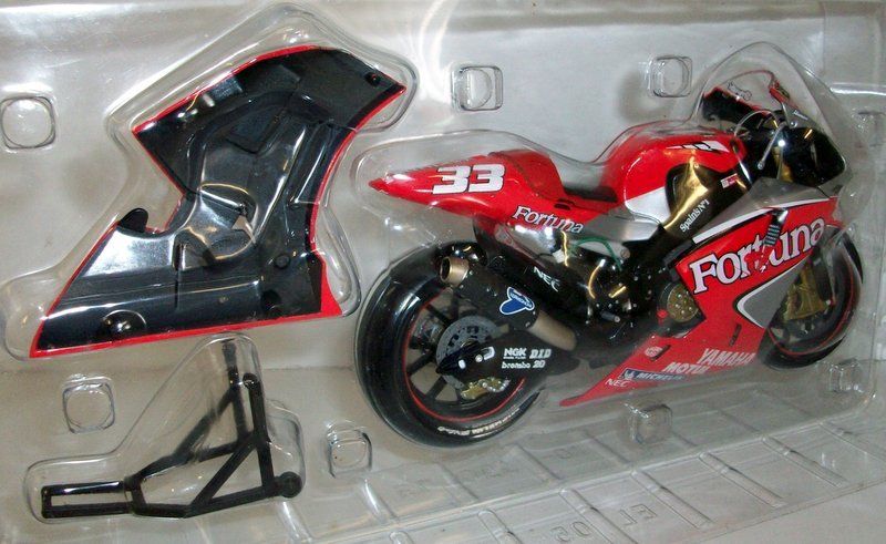 Minichamps 1/12 Scale - 122 043033 Yamaha YZR-M1 Fortuna Gauloises Tech3 Melandr