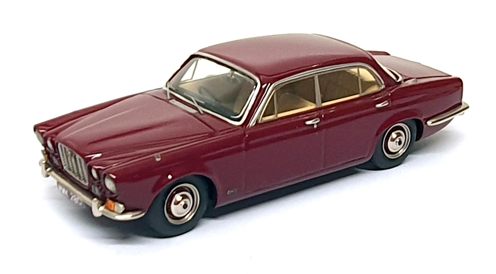 SMTS 1/43 Scale CL31 - Jaguar XJ6 Series 1 - Maroon
