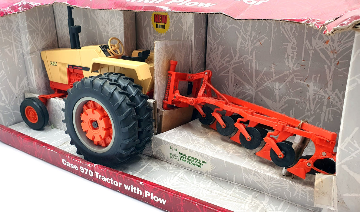 Ertl 1/16 Scale Diecast 14197 - Case 970 Tractor With Plow - Beige/Red