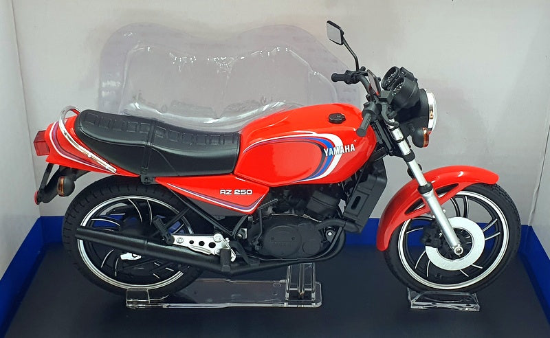 Aoshima 1/12 Scale 110430-3700 - Yamaha RZ 250 Motorcycle - Red