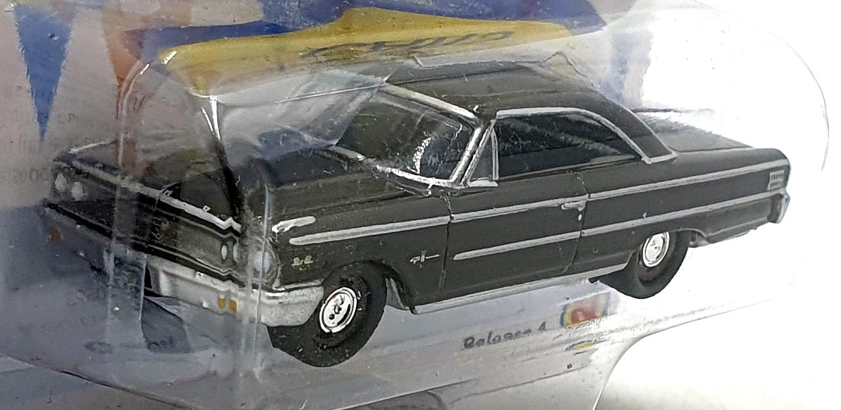 Johnny Lightning 1/64 JLMC028 - 1963 Ford Galaxie - Heritage Burgundy Poly