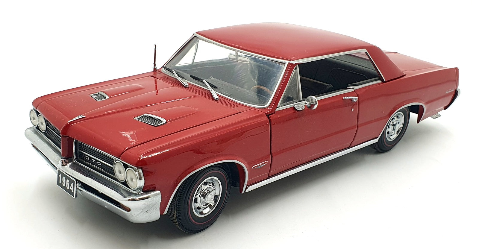 Sun Star 1/18 Scale Diecast 16126H - 1964 Pontiac GTO - Met Red