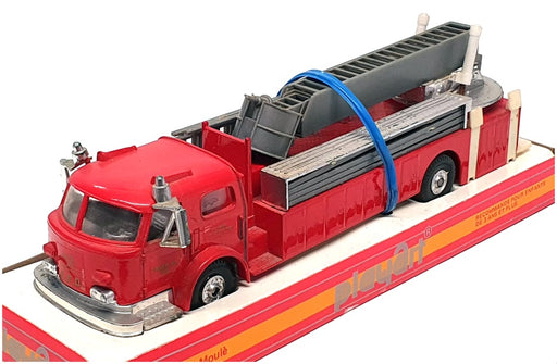 Model Power Playart 24523A - American LaFrance Fire Engine Baltimore - Red