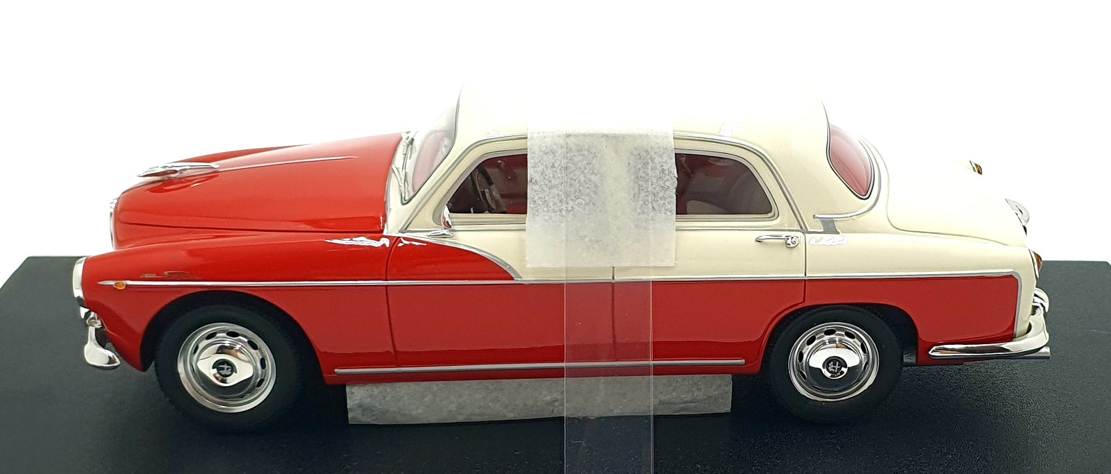 Cult 1/18 Scale Resin CML162-2 - 1958 Alfa Romeo 1900 Super Berlina - White/Red