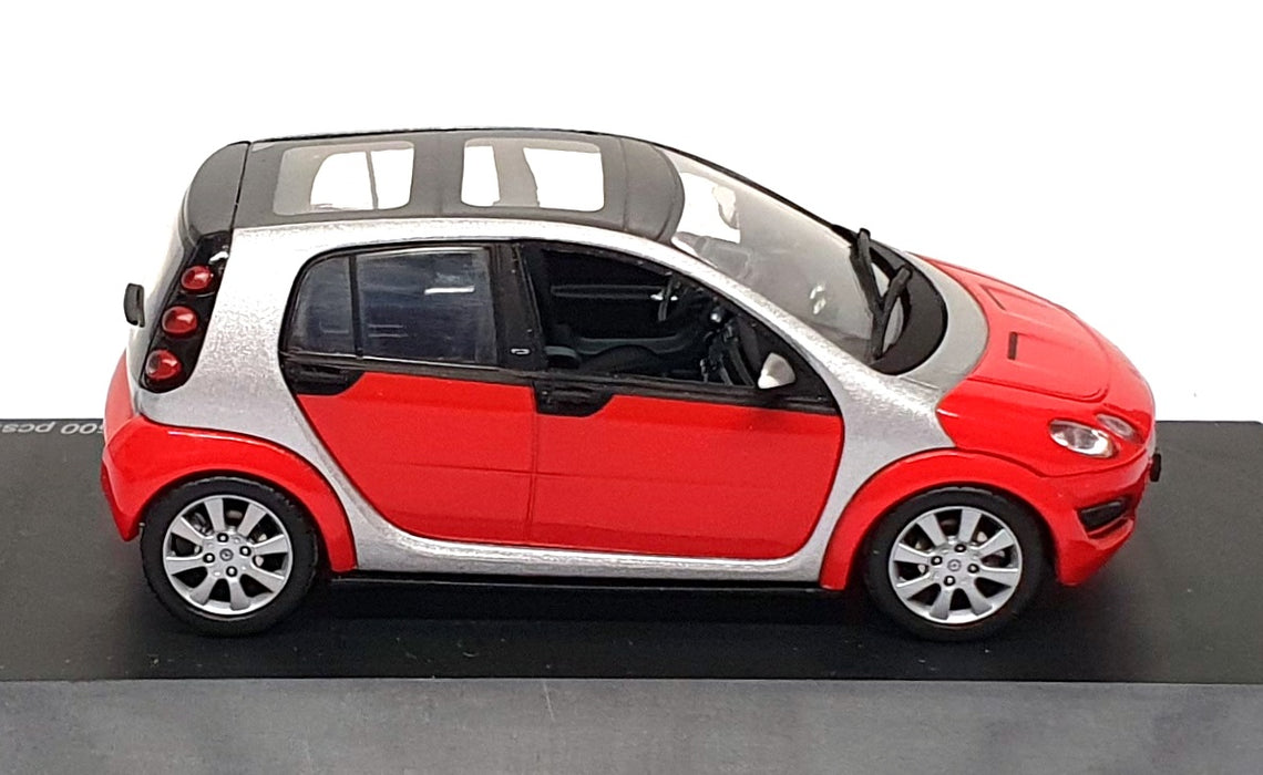 Schuco 1/43 Scale Diecast 04692 - Smart Forfour - Red/Silver