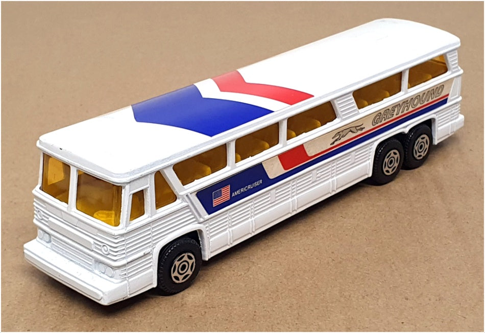 Corgi 16.5cm Long 2008 - Greyhound MC-8 Americruiser Bus - White/Red/Blue