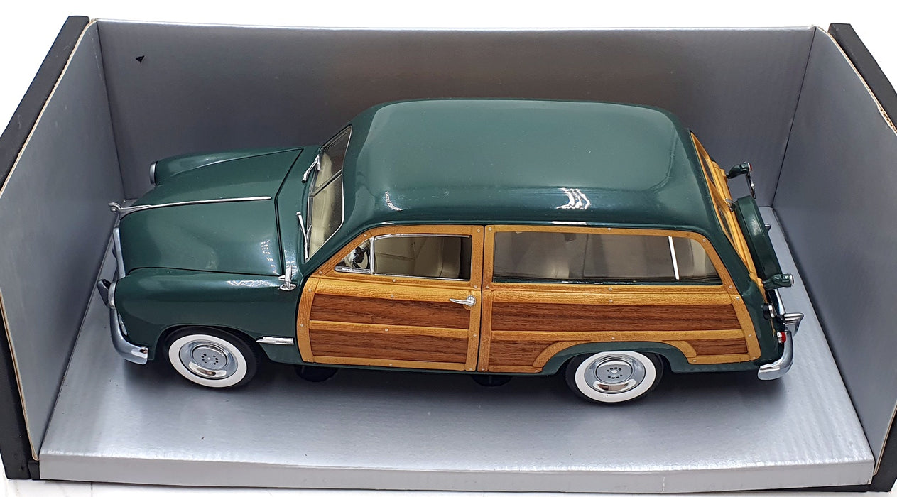 Motor City Classics 1/18 Scale 31003 1949 Ford Woody Station wagon Meadow Green
