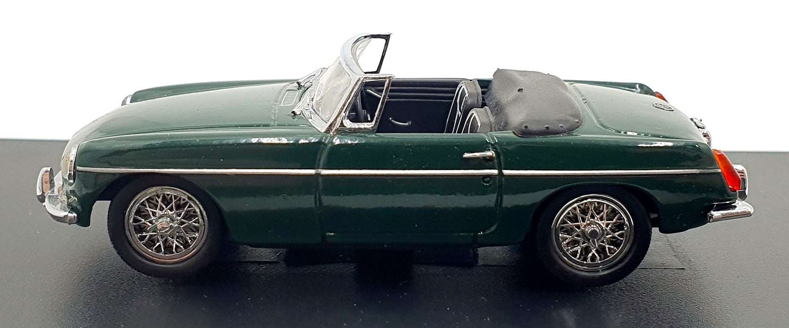 Jouef 1/43 Scale Diecast 1054 - MG MGB MkII Roadster - Green