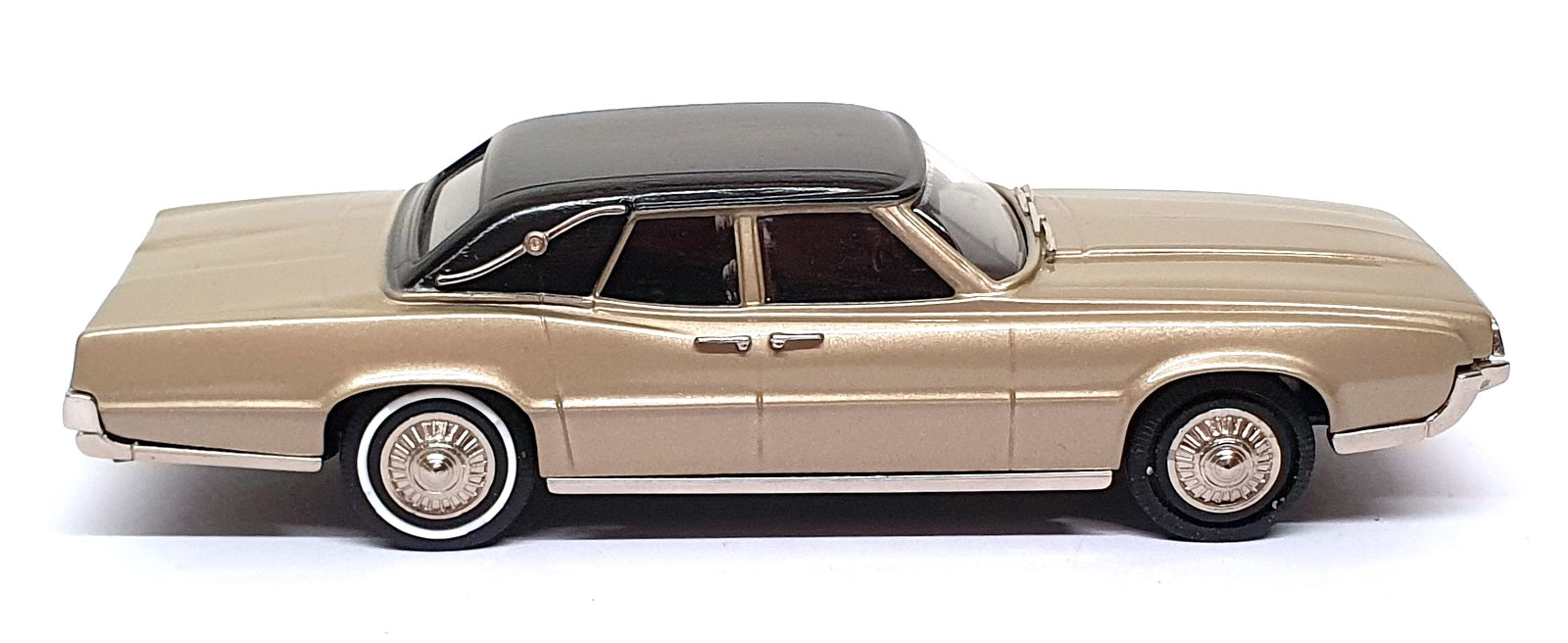 Brooklin 1/43 Scale BRK92 - 1967 Ford Thunderbird 4Dr. Landau - Sauterne Gold