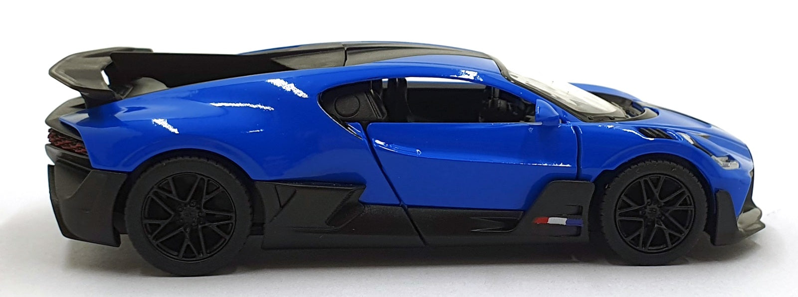 Kinsmart 1/36 Scale Pull Back & Go TY1244 - Bugatti Divo - Blue