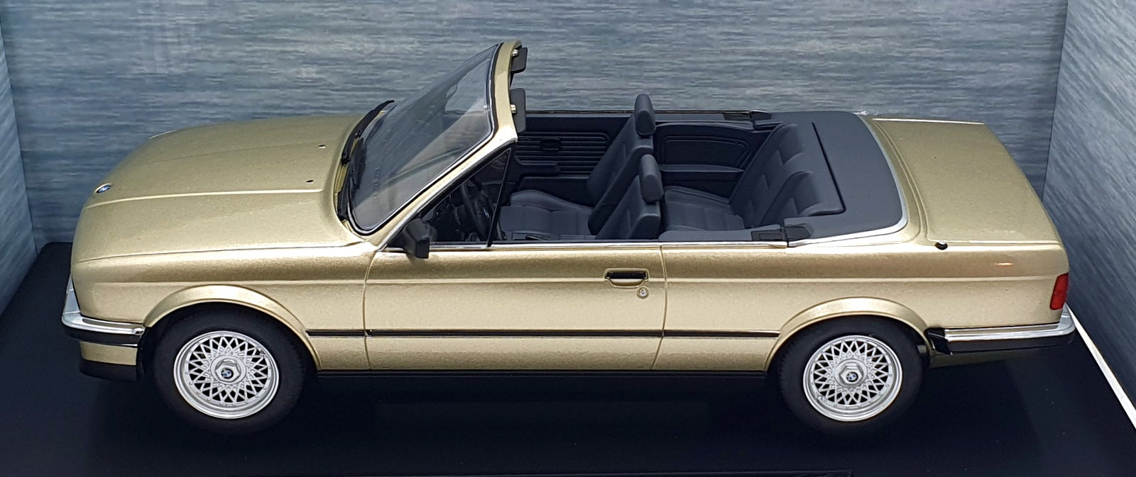 MCG 1/18 Scale Diecast MCG18544 - BMW 325i (E30) Convertible - Met. Beige