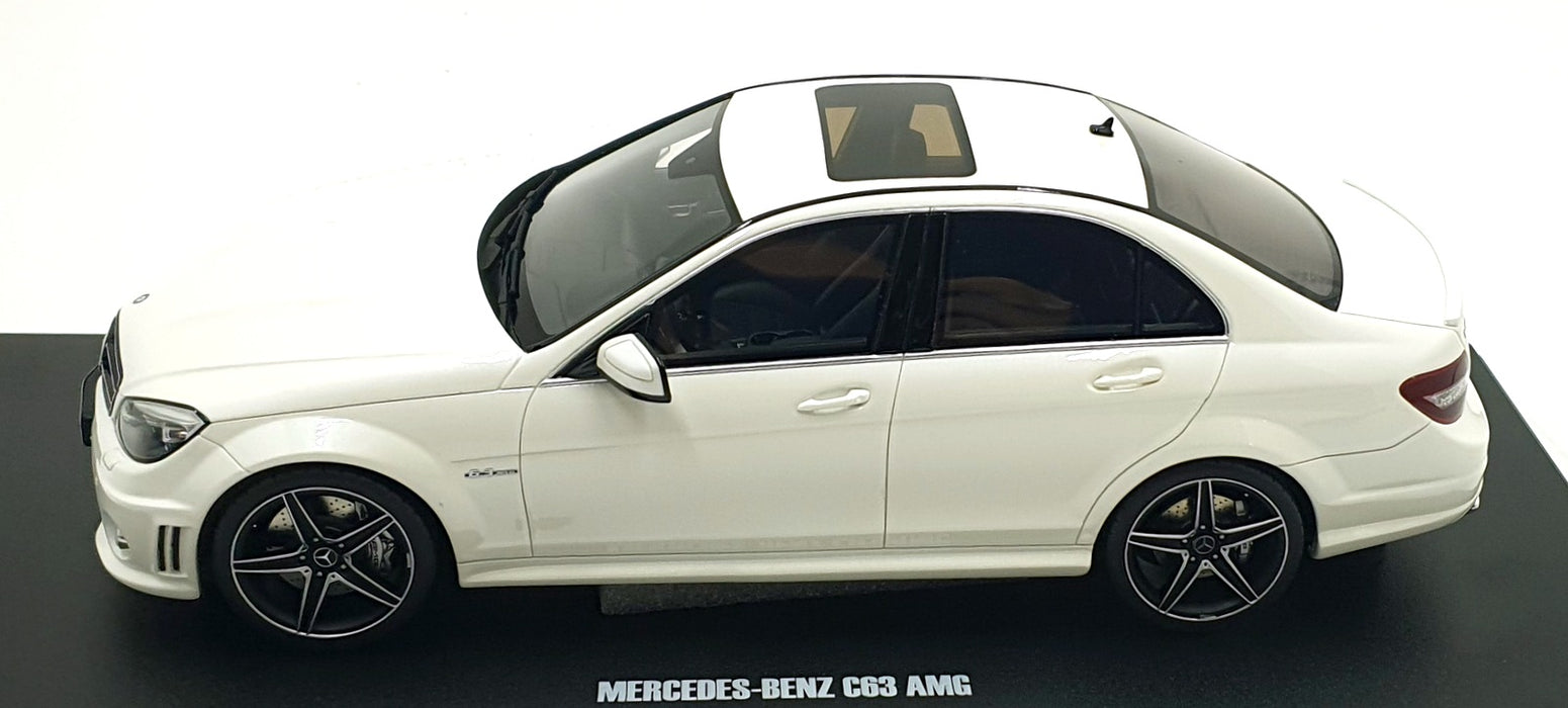 GT Spirit 1/18 Scale Resin GT928 - Mercedes-Benz C63 AMG - Diamond White