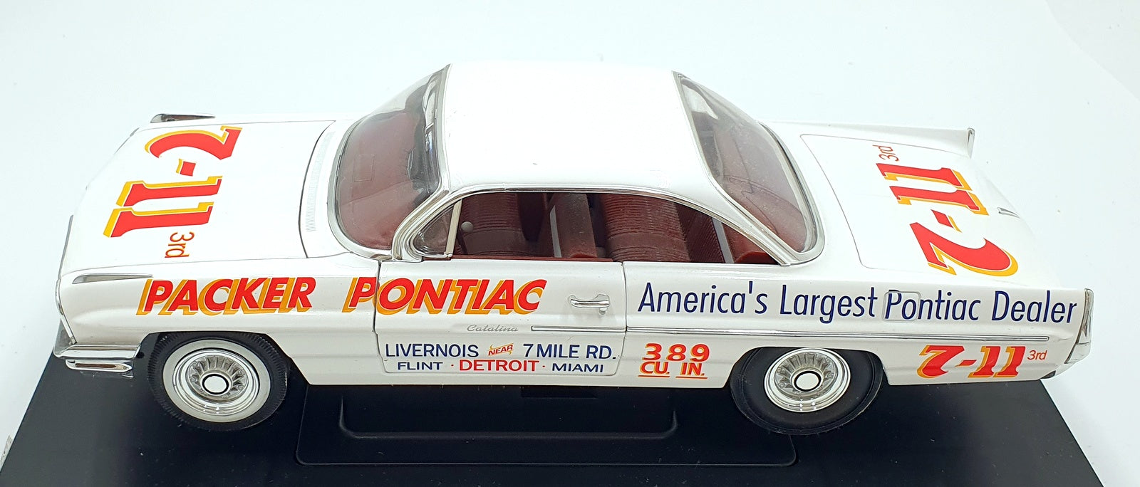 ERTL 1/18 Scale Diecast 29417P - 1961 Catalina Packer Pontiac  - White