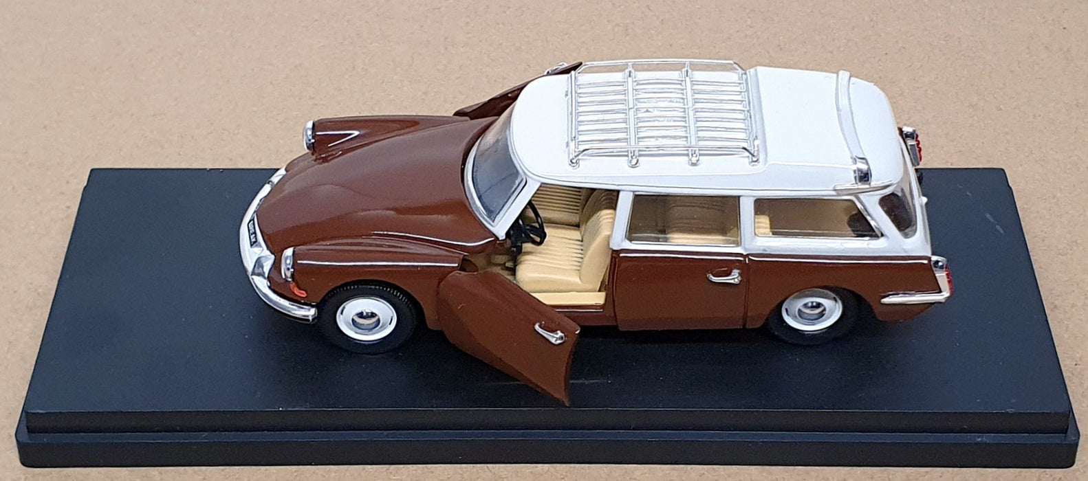 Rio 1/43 Scale Diecast No. 99 - 1958 Citroen ID 19 Break - Brown/White