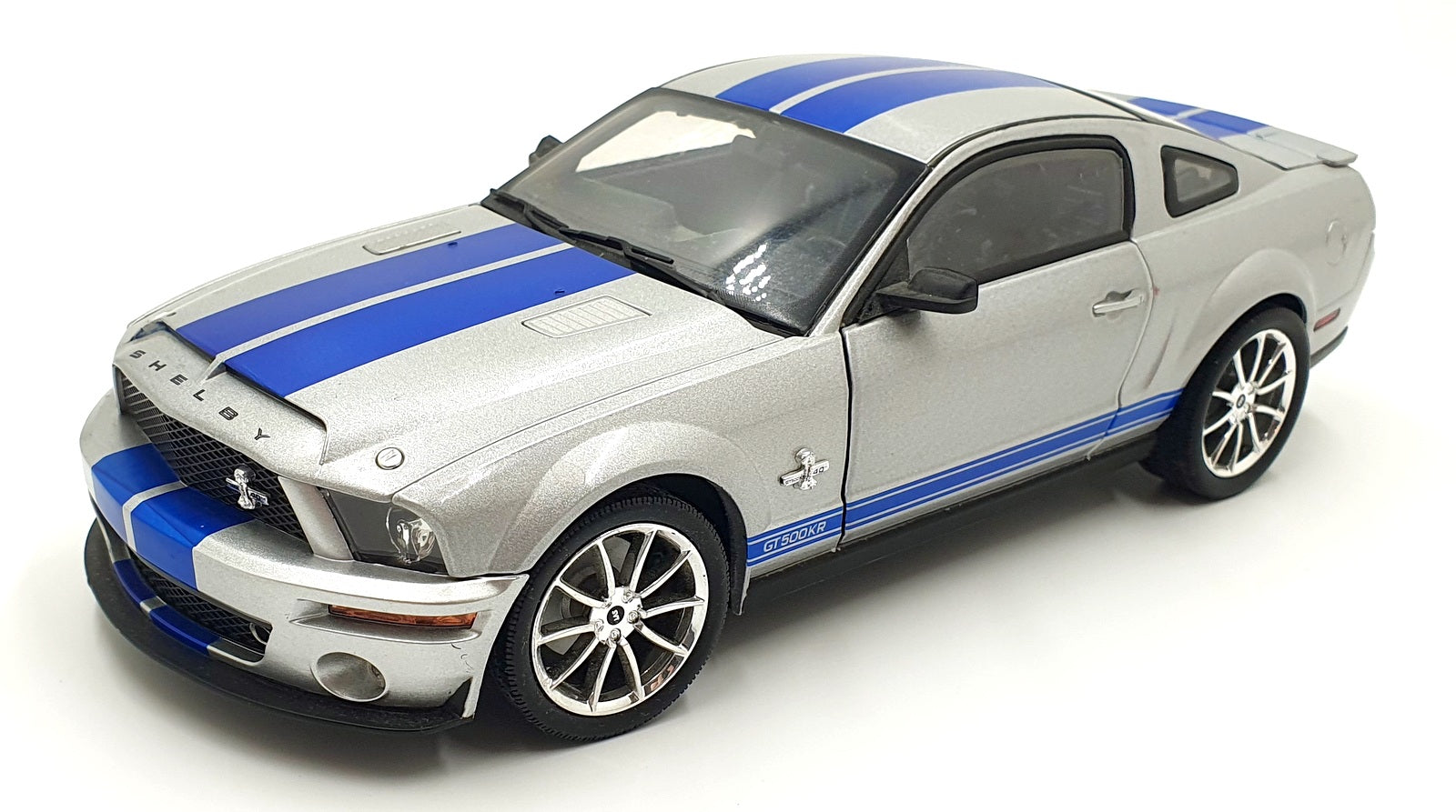 Shelby Collectibles 1/18 Scale DC16126F - 2008 Shelby GT500KR - Silver/Blue