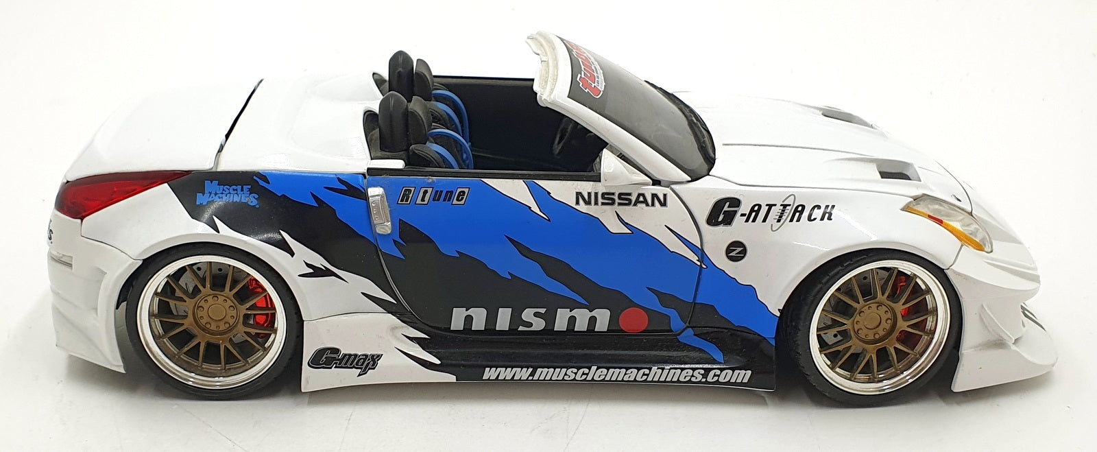 Ertl 1/18 Scale Diecast 57876 - '04 Nissan 350Z Nismo - White/Blue/Black