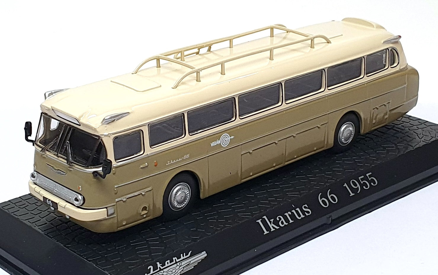 Atlas Editions 1/72 Scale 3 570 002 - 1955 Ikarus 66 Bus Coach - Cream/Green